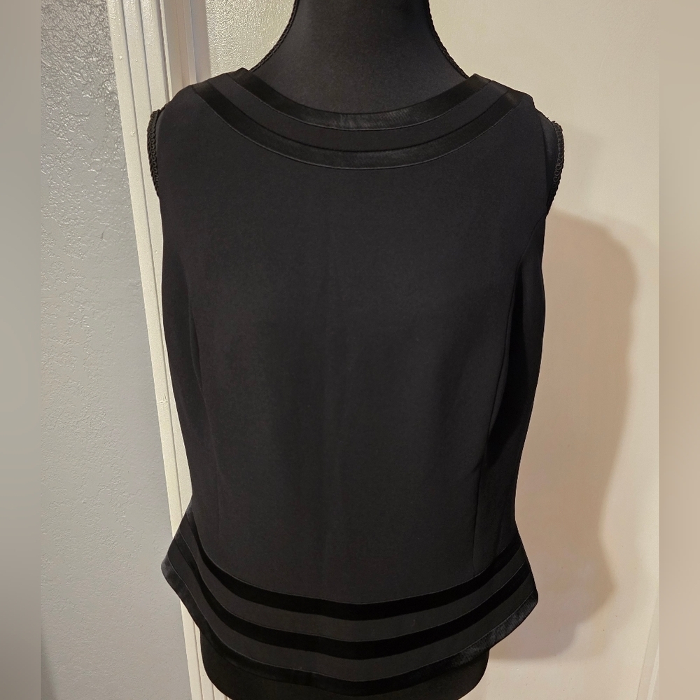 Jones New York Sleeveless Top With Stripe Detail Size 10